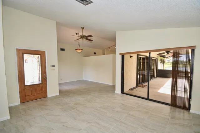 Residence photo 6