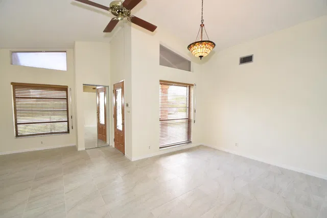  Residence photo 7