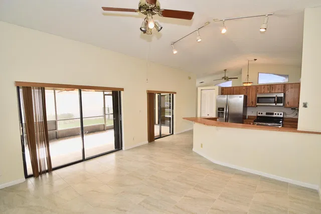  Residence photo 9