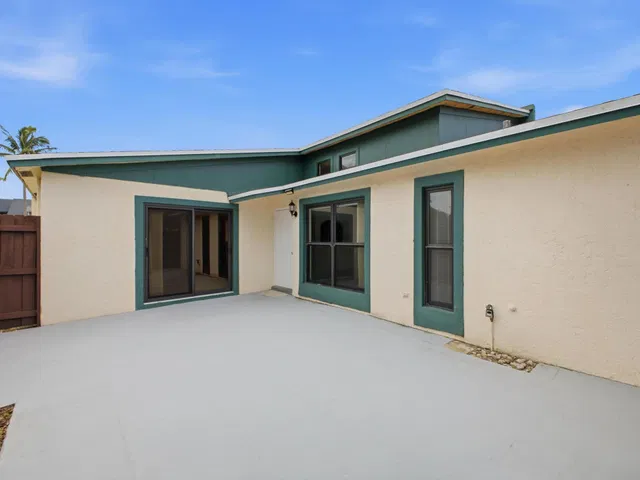 Residence photo 3