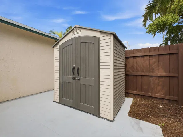 Residence photo 30