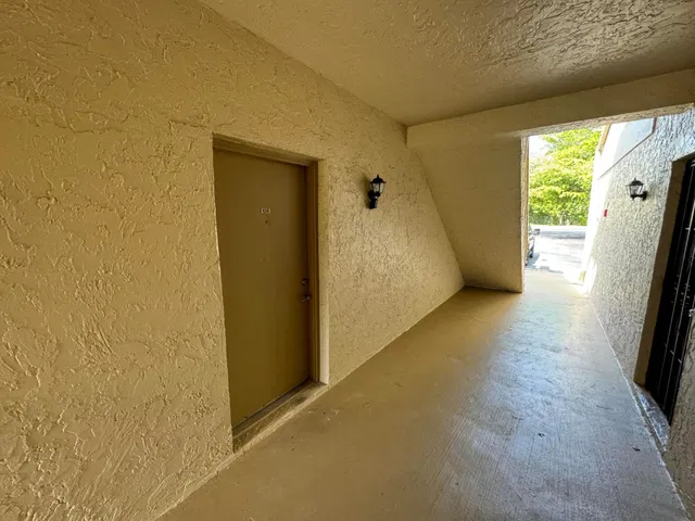Unit 104 photo 18