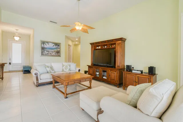  Residence photo 8
