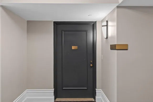 Mizner Court Unit 110 photo 4