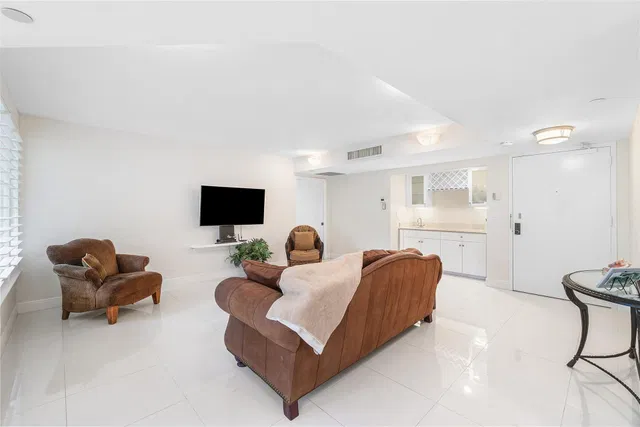 Mizner Court Unit 110 photo 5