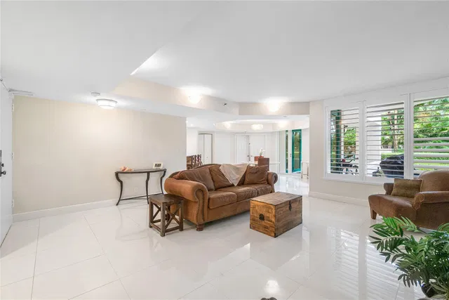 Mizner Court Unit 110 photo 8