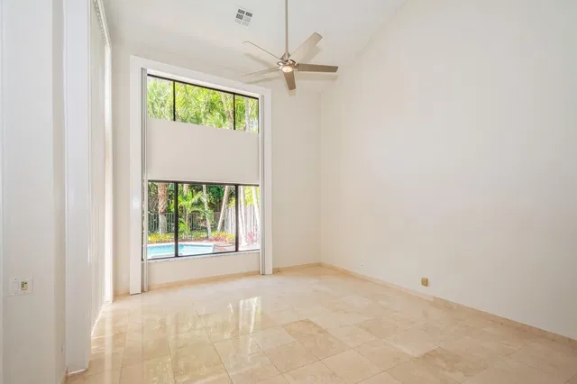 Residence photo 6