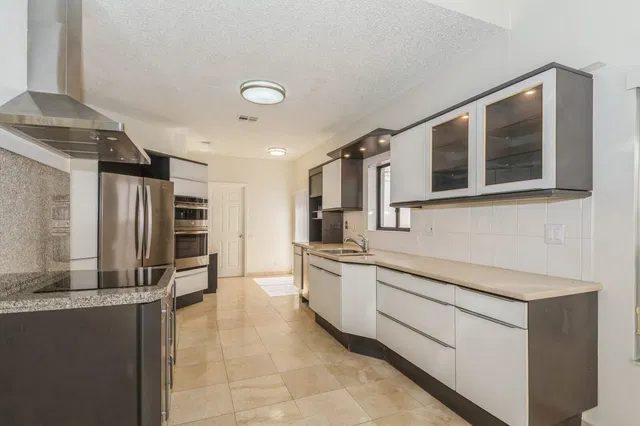 Residence photo 11