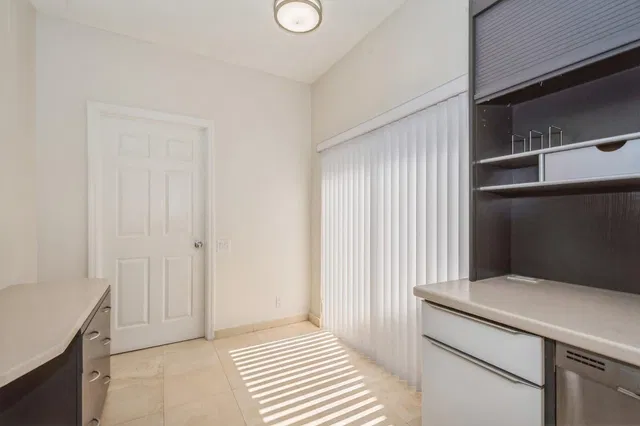 Residence photo 14