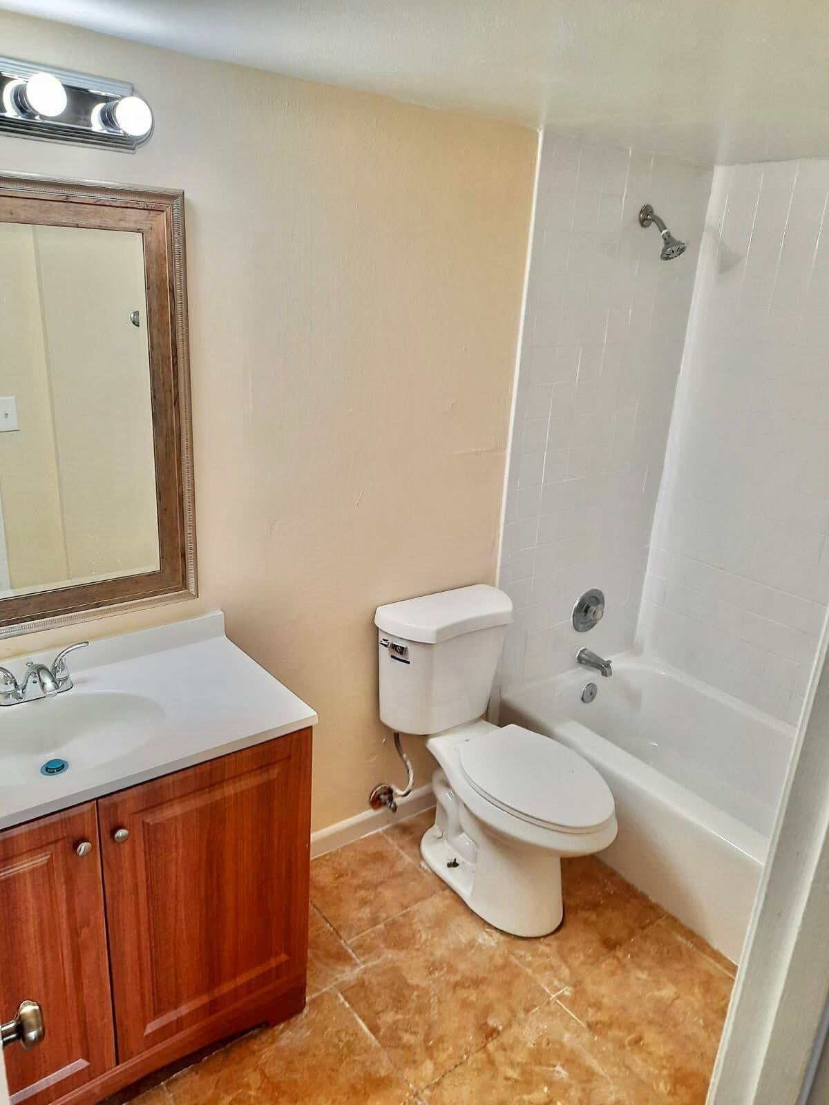 Unit B20 photo 11