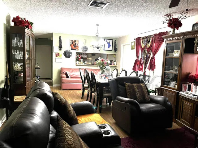 Residence photo 9
