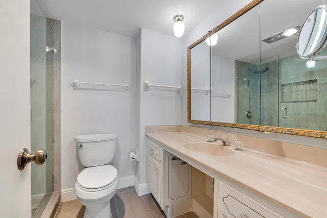 Unit 1021-C photo 10