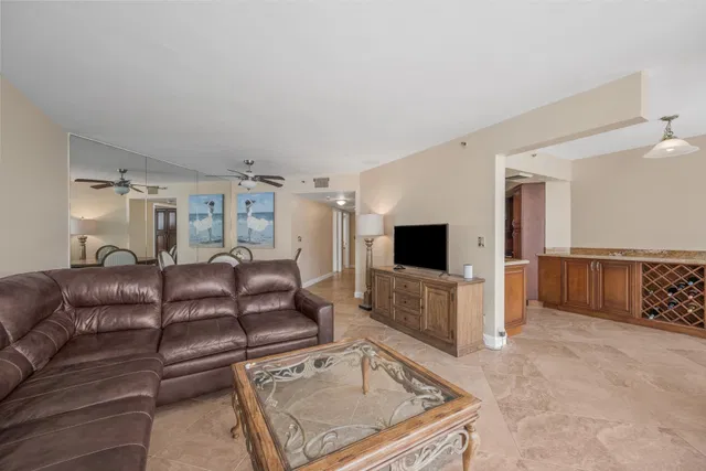 Unit 607 photo 5