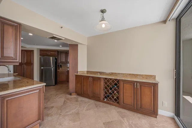 Unit 607 photo 11