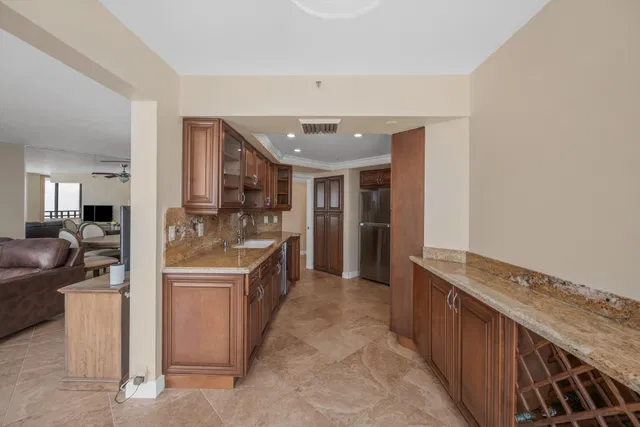 Unit 607 photo 12
