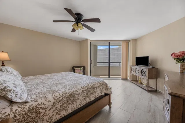 Unit 607 photo 14