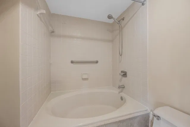 Unit 607 photo 15