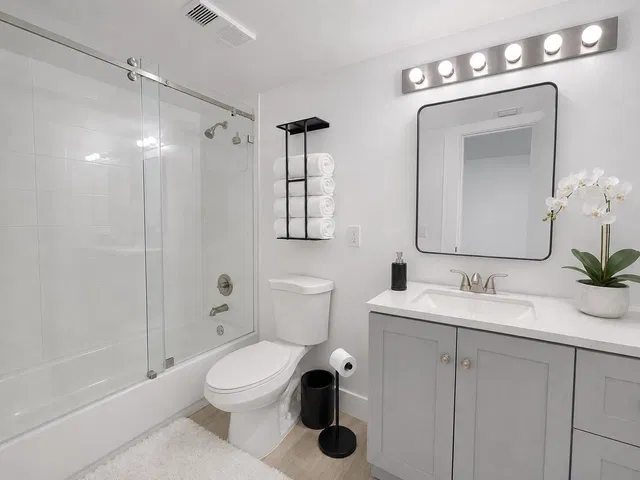 Unit 501 photo 9