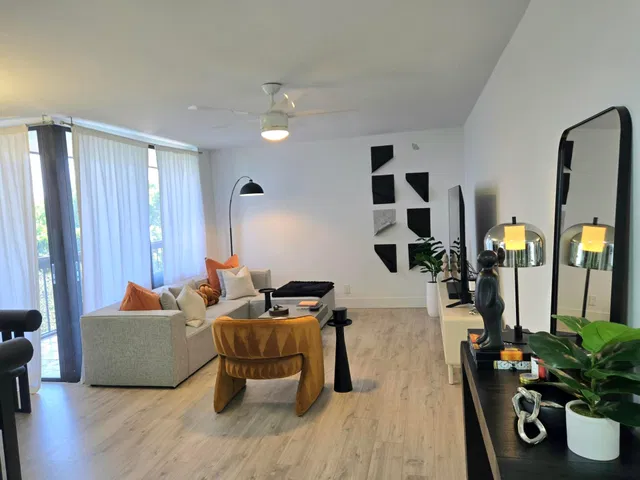 Unit 501 photo 19