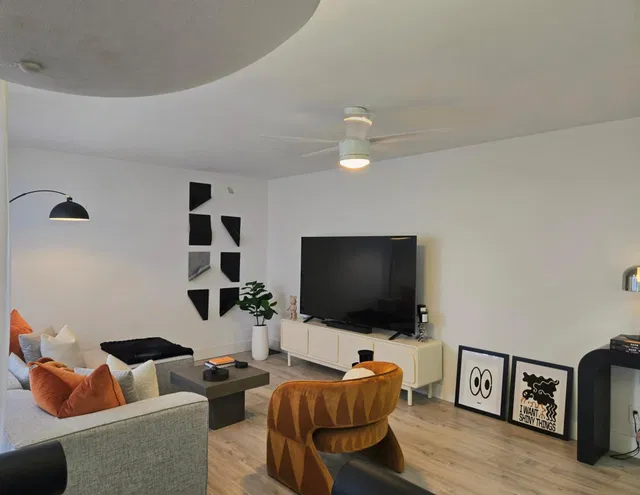 Unit 501 photo 22