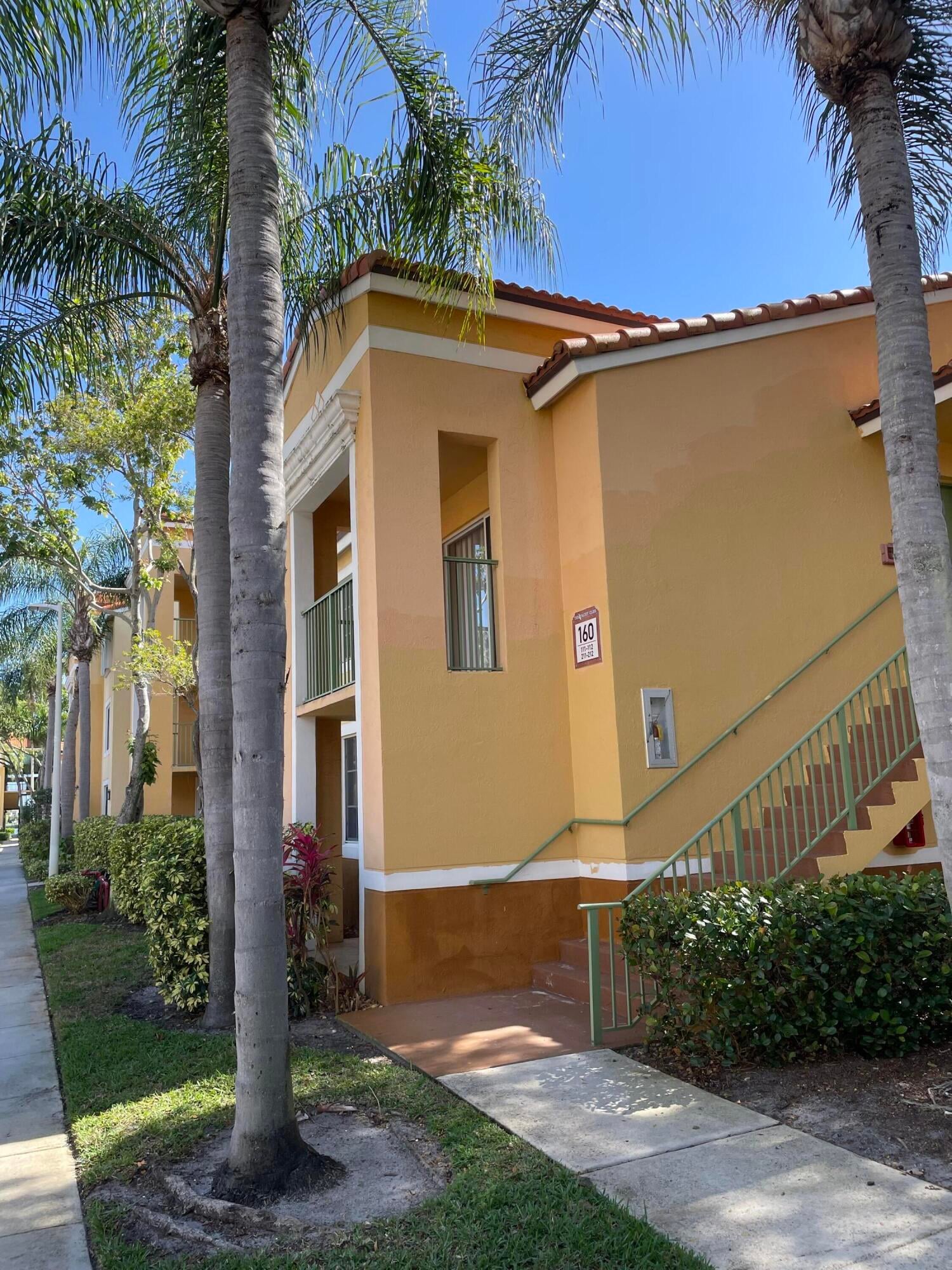  Unit 211 photo 4