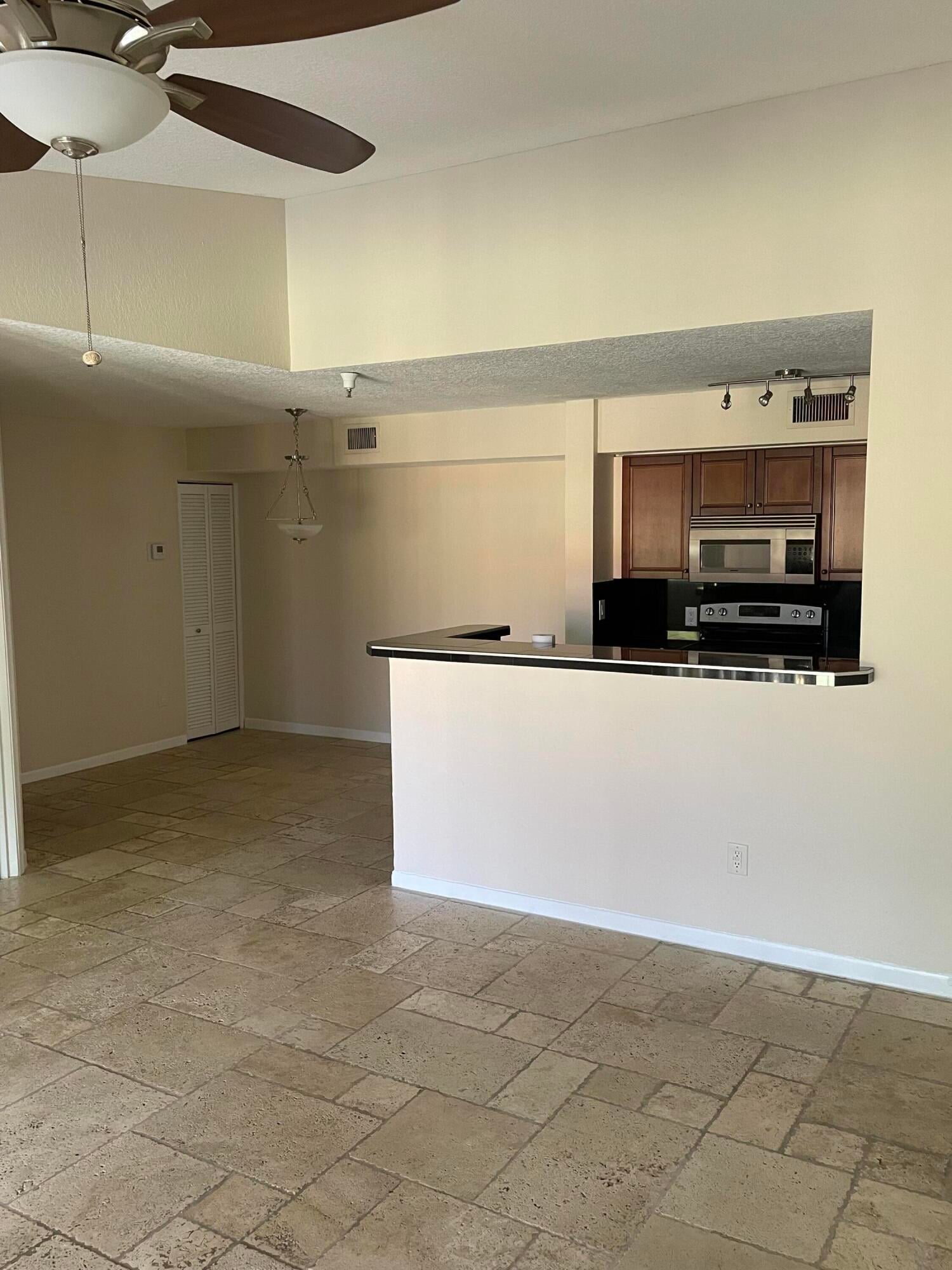  Unit 211 photo 8