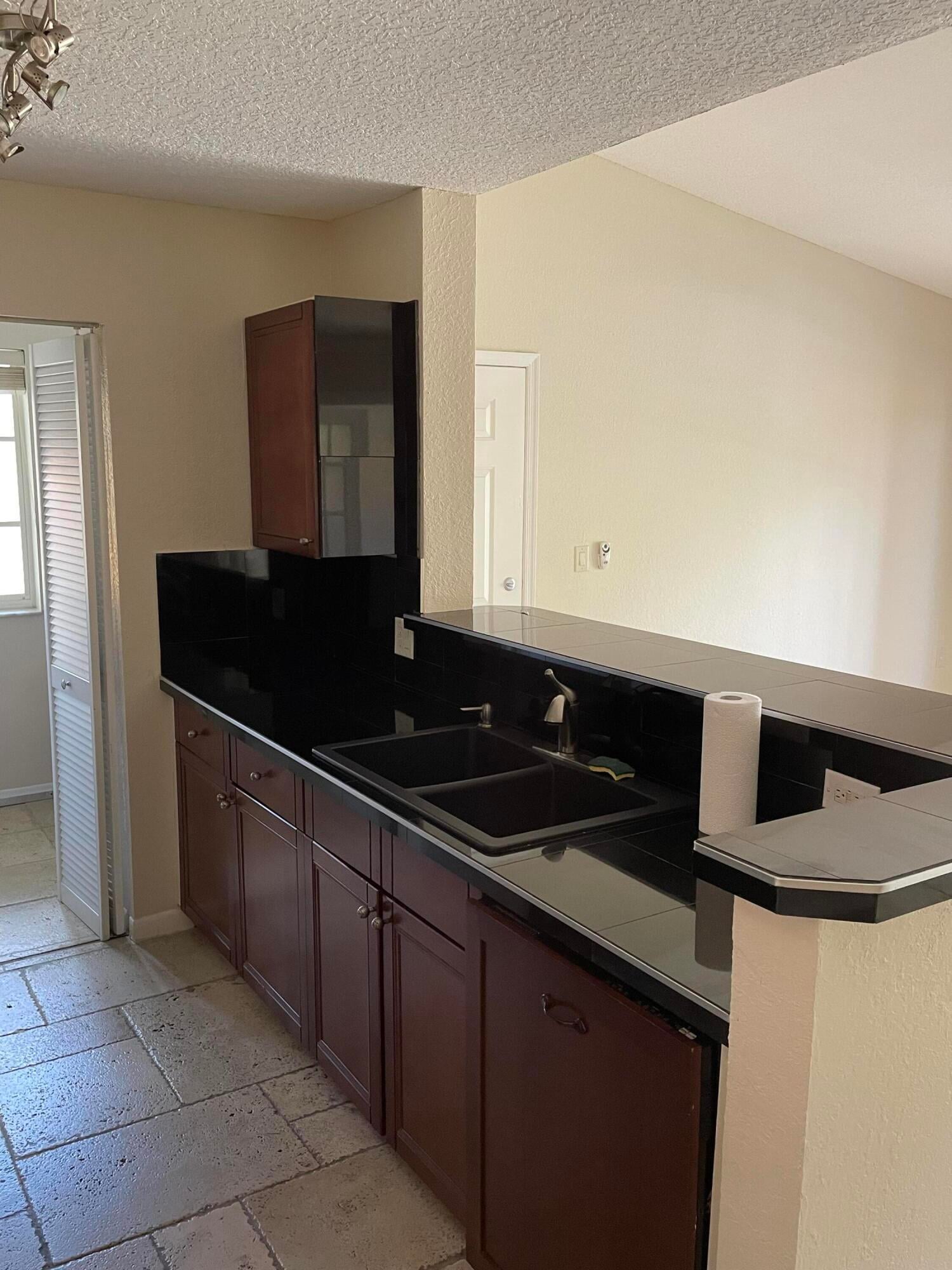  Unit 211 photo 9