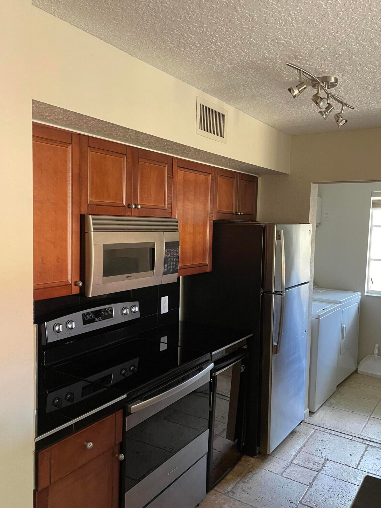  Unit 211 photo 10