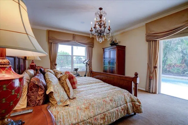 Residence photo 64
