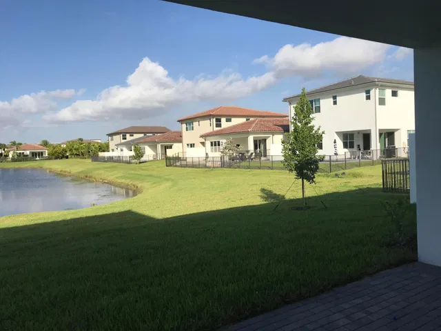 Residence photo 5