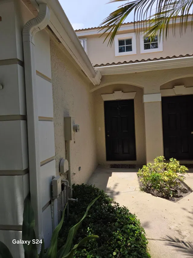 Residence photo 2