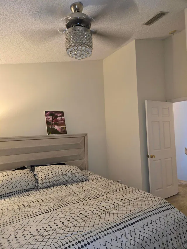 Residence photo 16