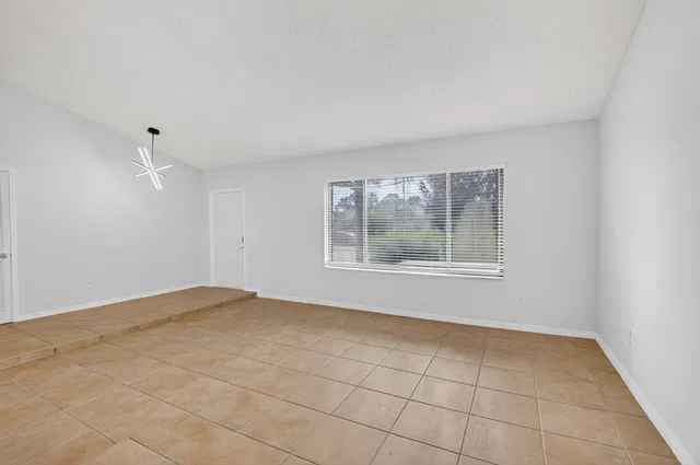 Residence photo 7