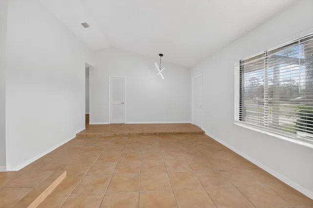 Residence photo 8