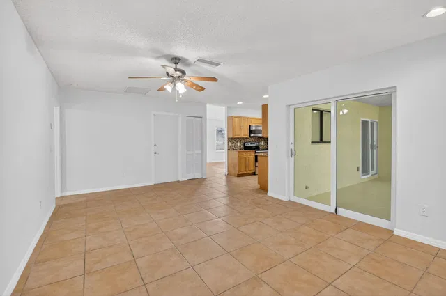 Residence photo 12