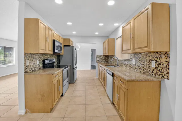Residence photo 16