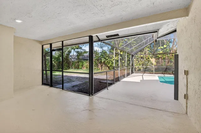 Residence photo 41