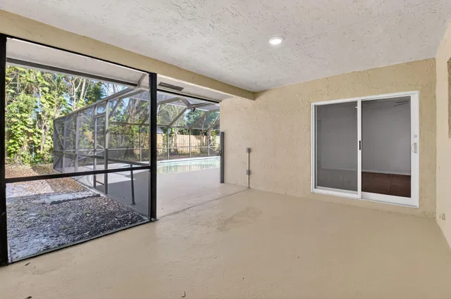Residence photo 43