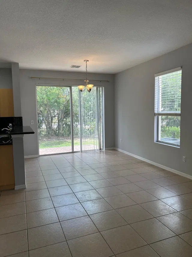  Residence photo 4
