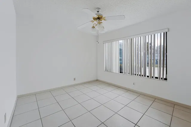 Unit 133 photo 5