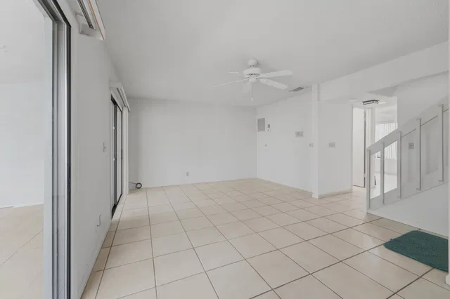 Unit 133 photo 9