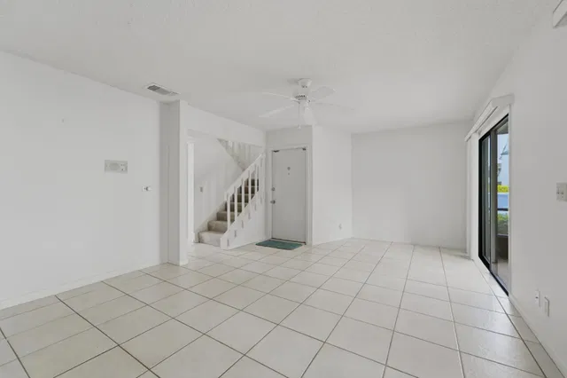 Unit 133 photo 10