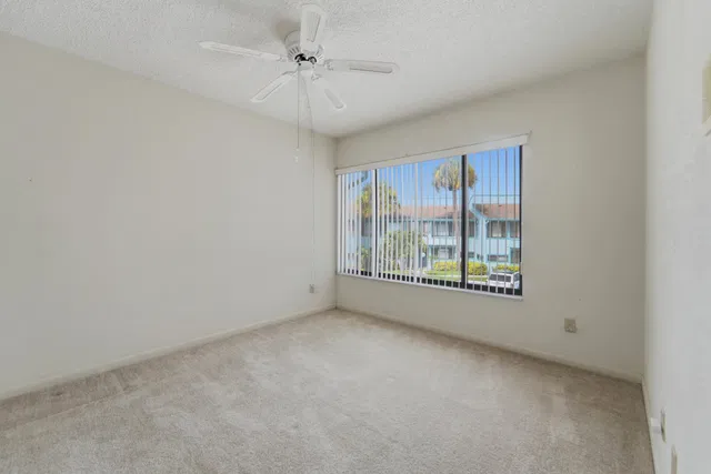 Unit 133 photo 11