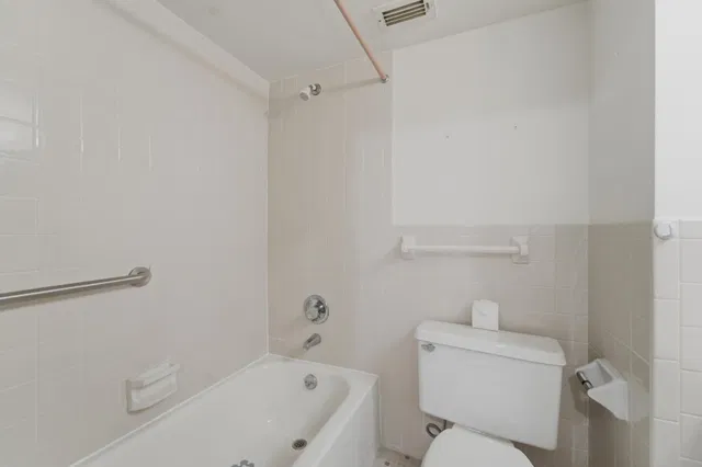 Unit 133 photo 15