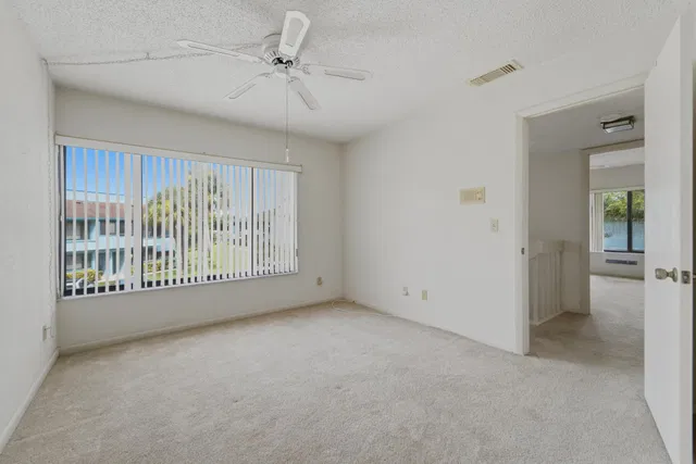 Unit 133 photo 16