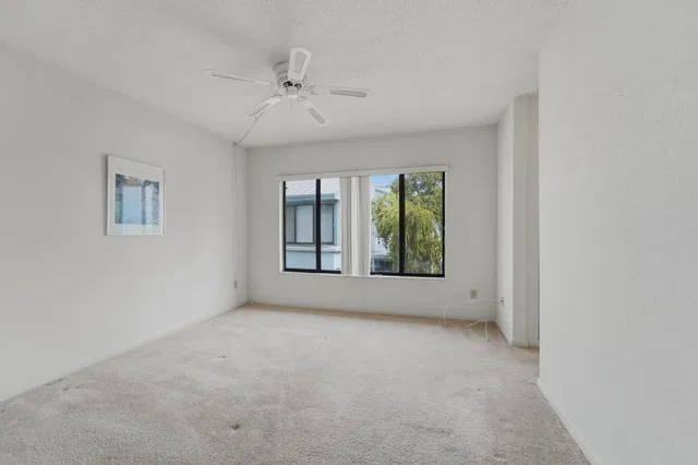 Unit 133 photo 17