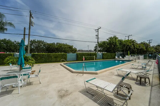 Unit 133 photo 34