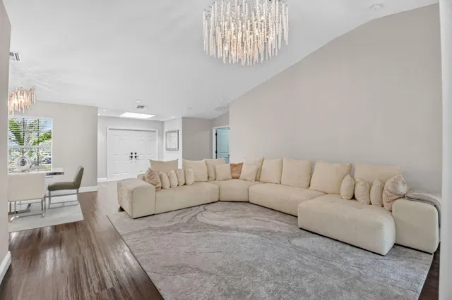 Residence photo 22