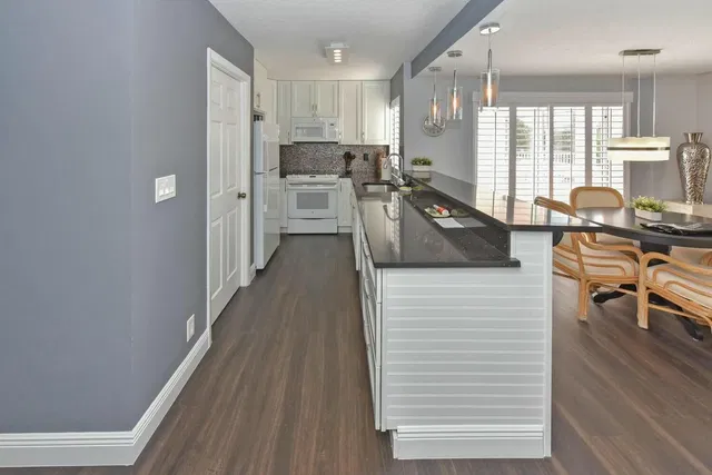 Unit B306 photo 4