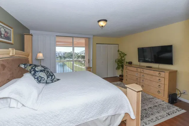 Unit B306 photo 17